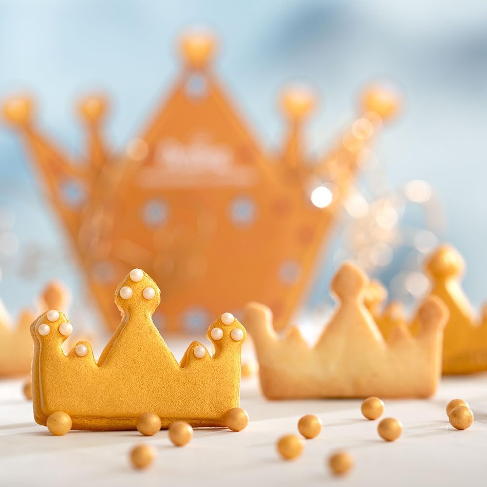 DECORA Plastic Cookie Cutter with Crown Design