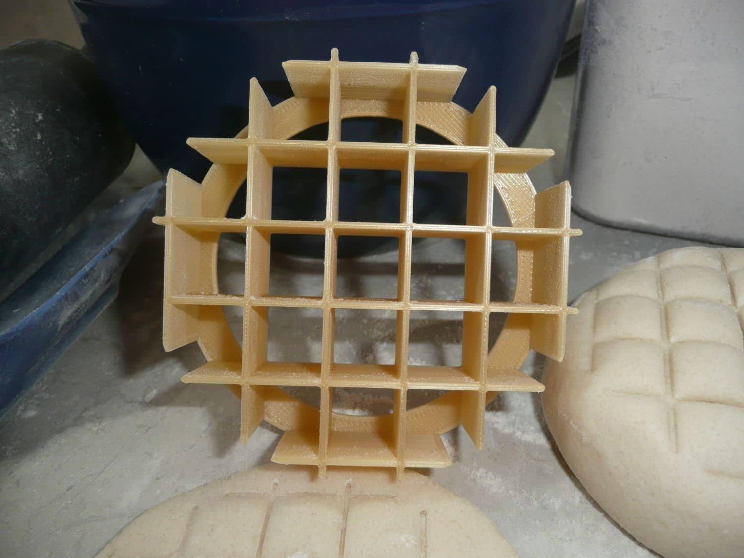 YNGLLC WAFFLE DESIGN CONCHA CUTTER 3 12 DIAMETER