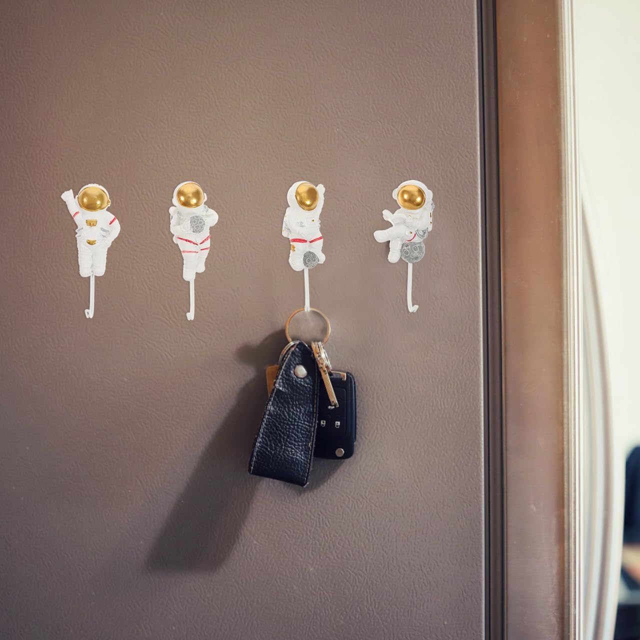 4pcs Creative Astronaut Wall Hooks for Smooth Surfaces