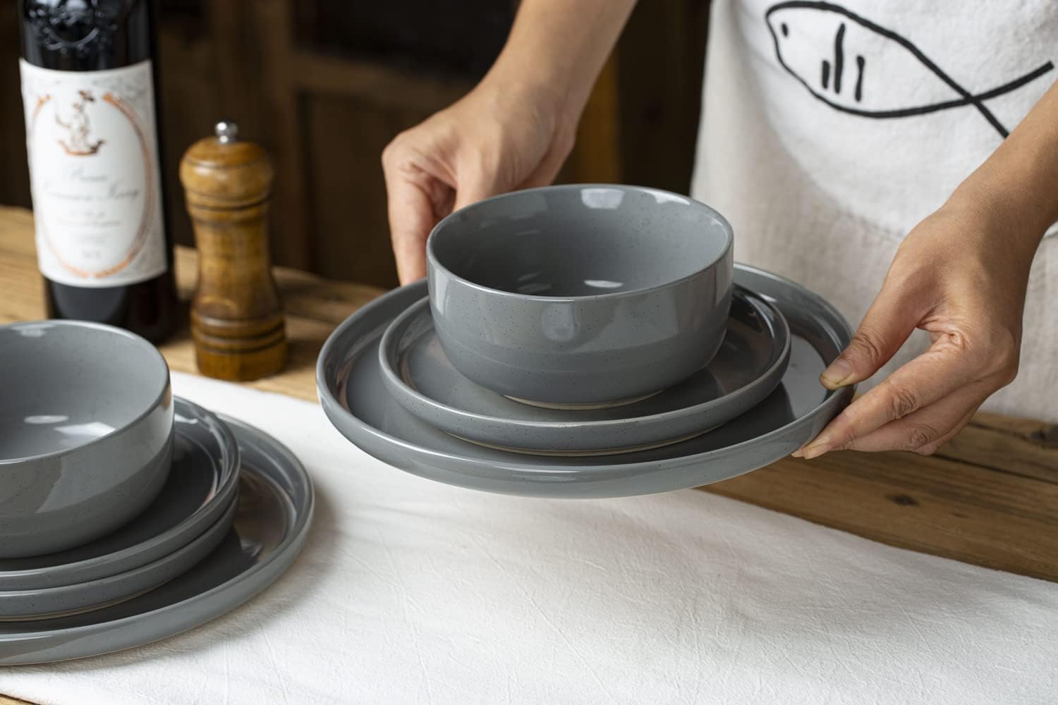 Famiware Milkyway Plates Bowls 18-Piece Dinnerware Set Dark Gray