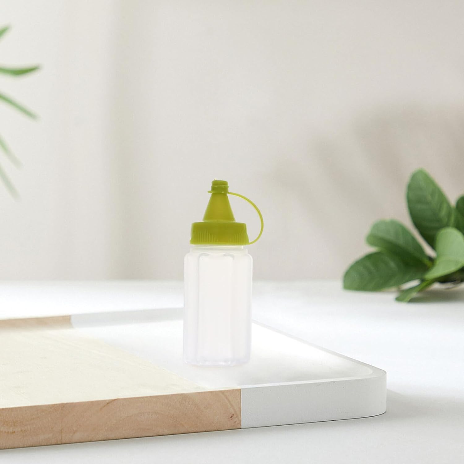 Luxshiny 4PCS Condiment Squeeze Bottles with Green Cap