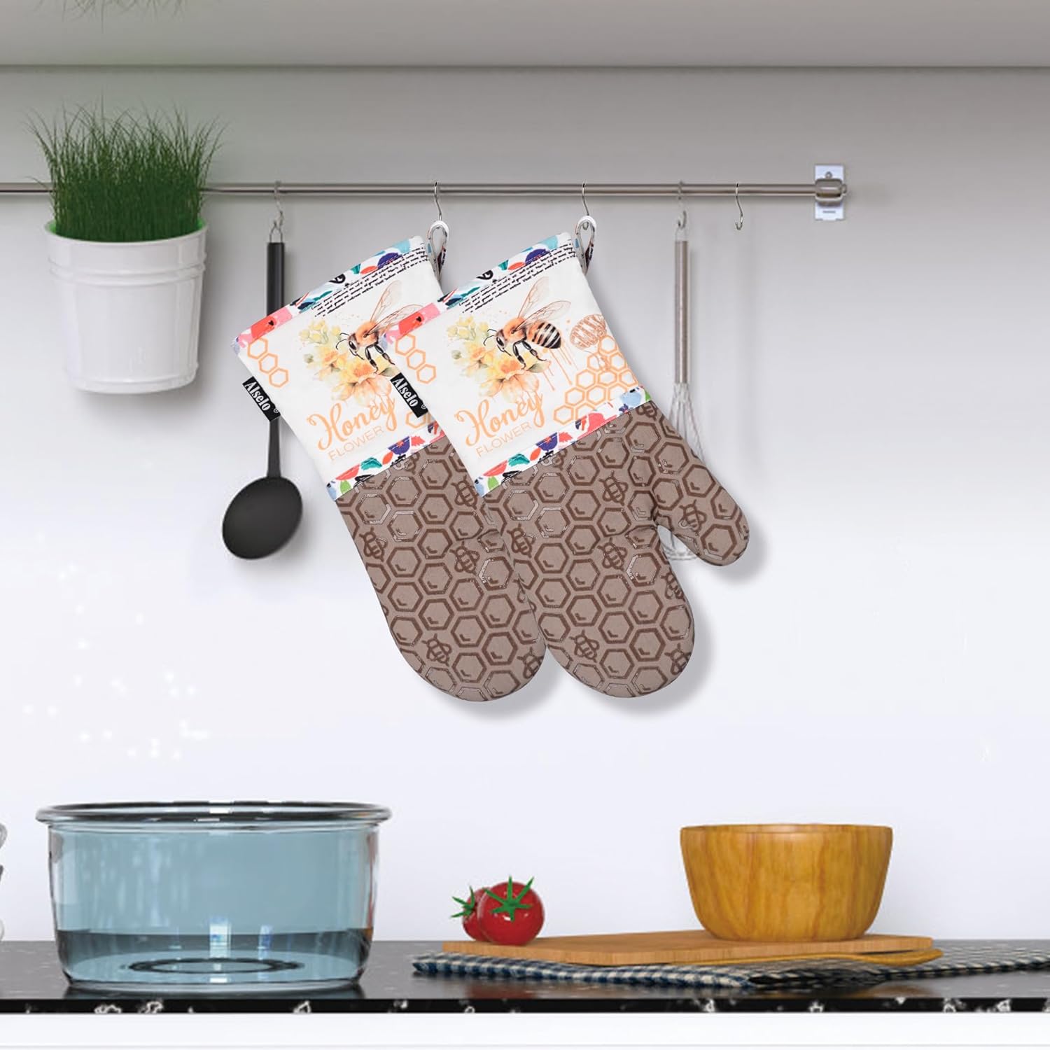 Alselo Oven Mitts Set of 2 with Soft Cotton Lining Khaki Bee Design