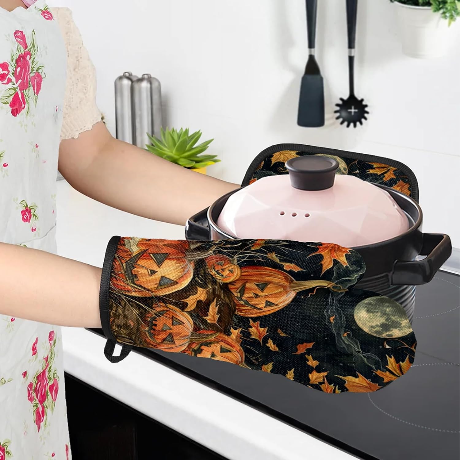 TropicalLife Halloween Pumpkin Oven Mitts 4Pcs Set