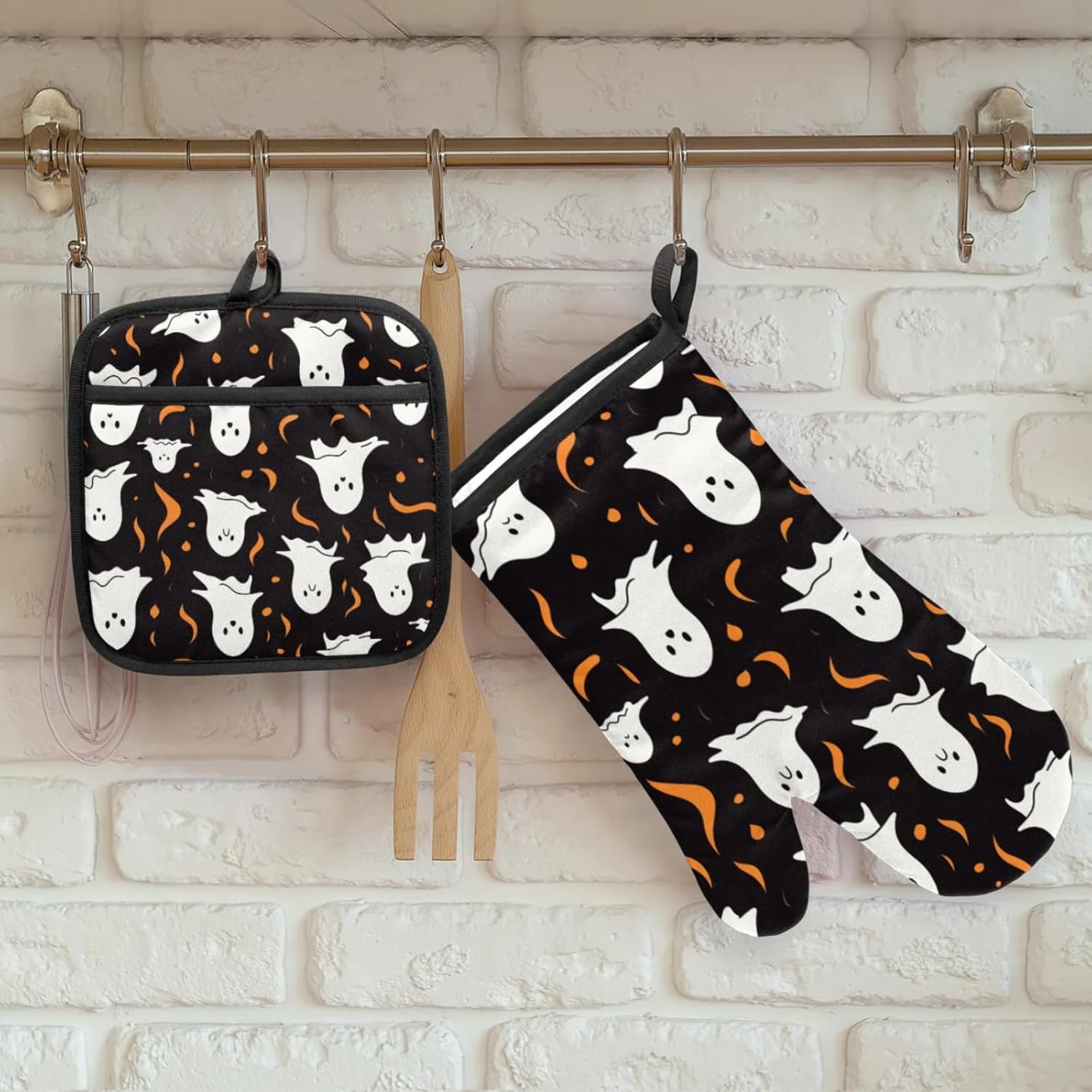 Aglebo Halloween Ghosts Oven Mitts and Pot Holder Set