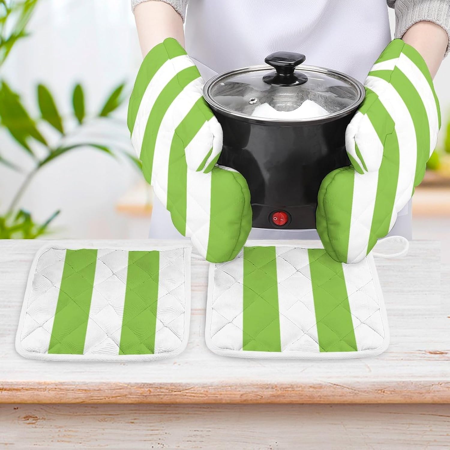 Curdesi 4PCS Oven Mitts and Pot Holders Set 1