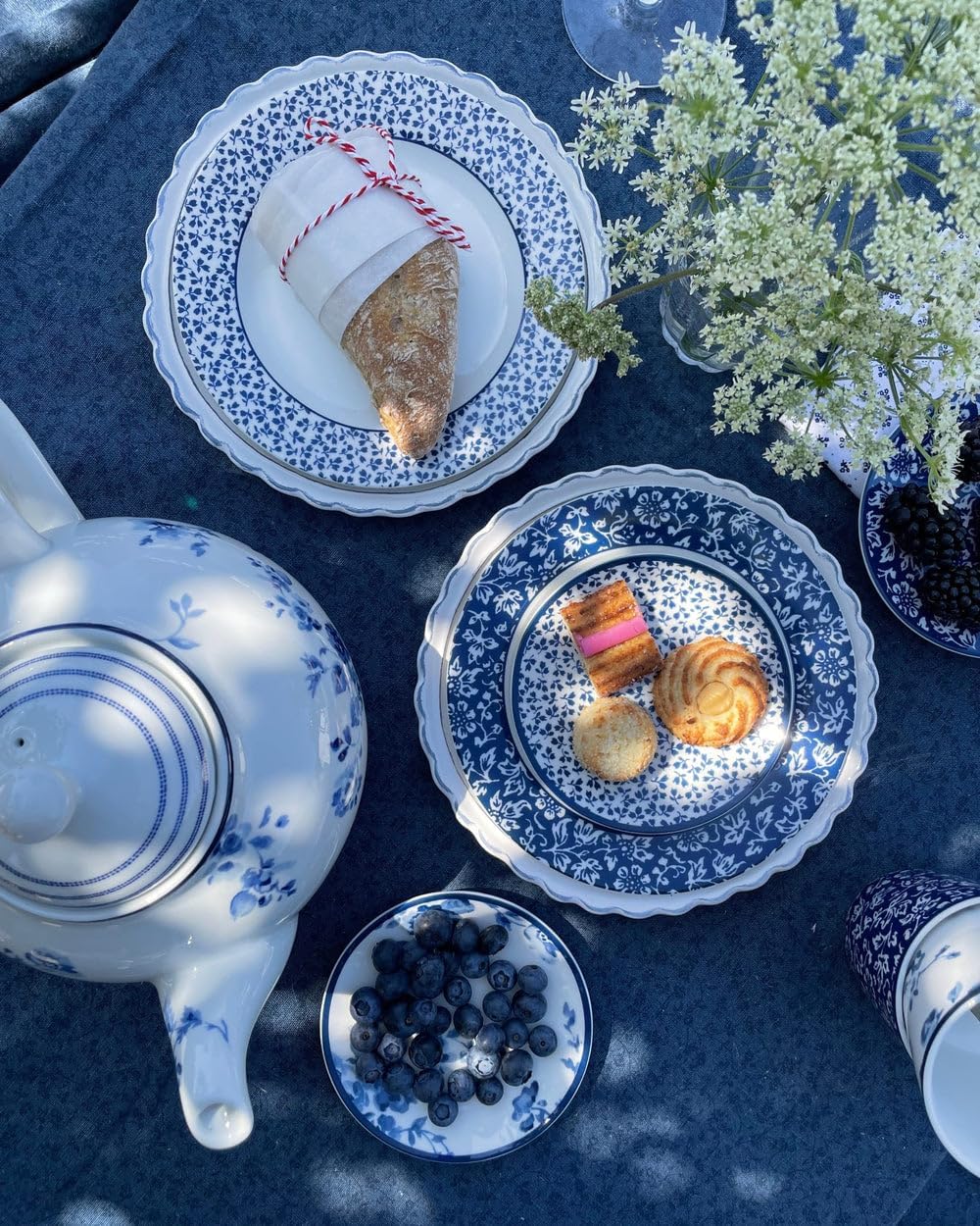 Laura Ashley 16 Pcs Dinner Set in Giftbox 1