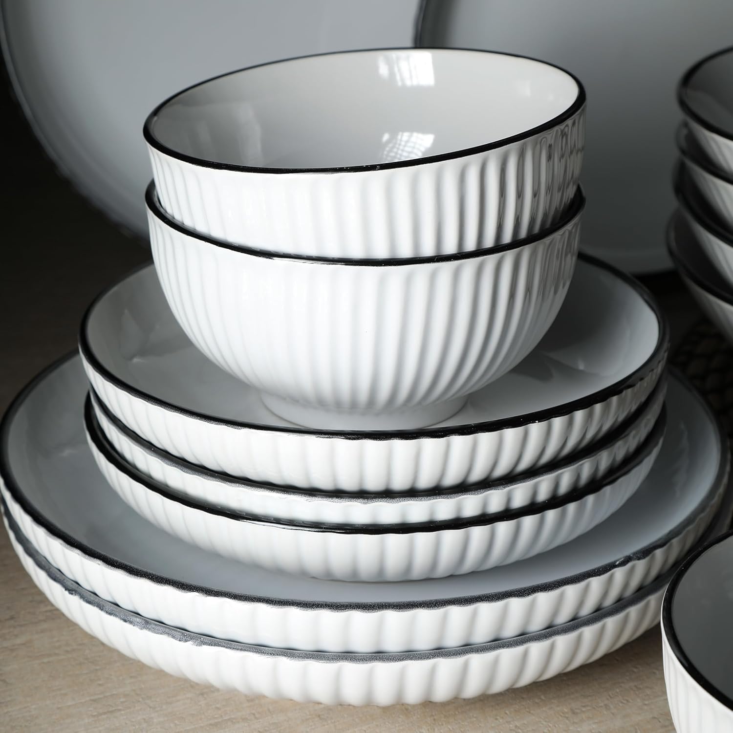 Christian Siriano Lustra Dinnerware Set for 4 16-Piece Stoneware